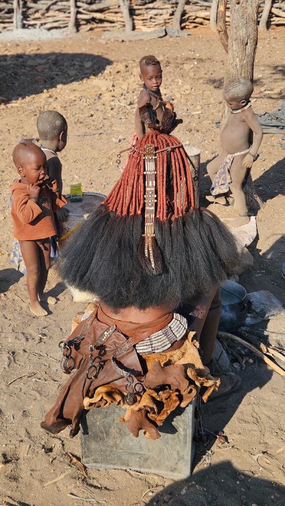 Himba_woman_kids