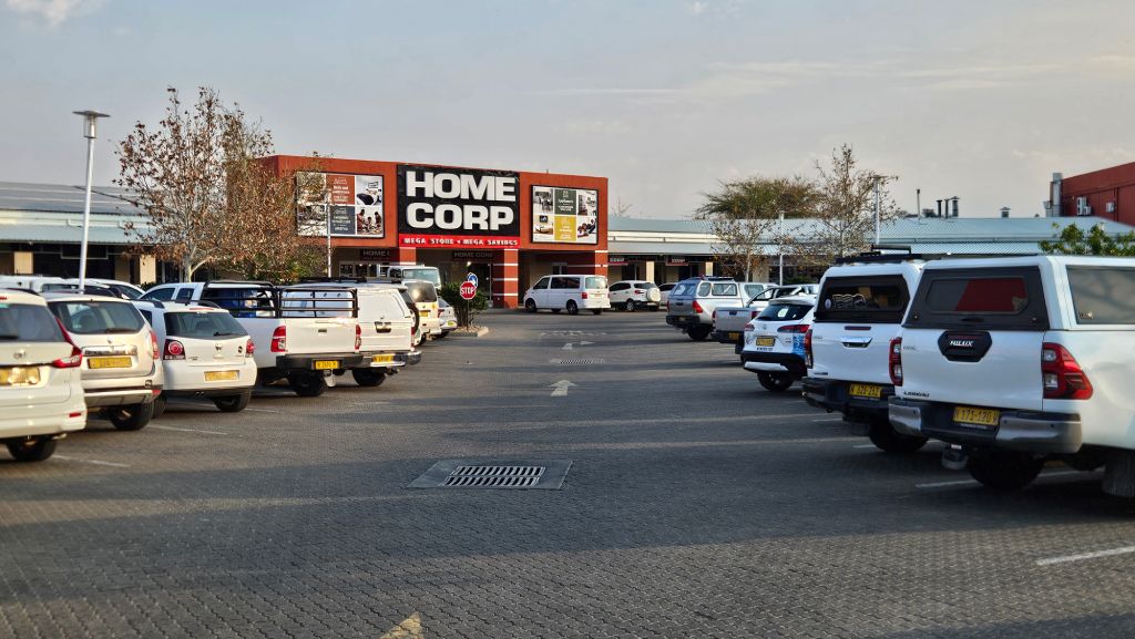 Windhoek_supermarket_parking