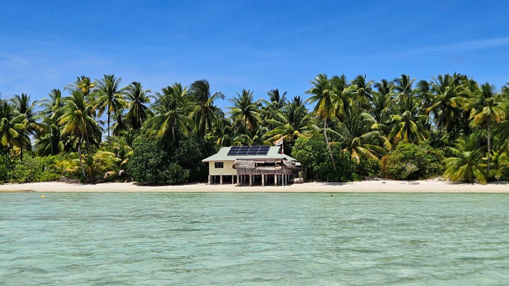 Abaiang_guesthouse_on_the_beach