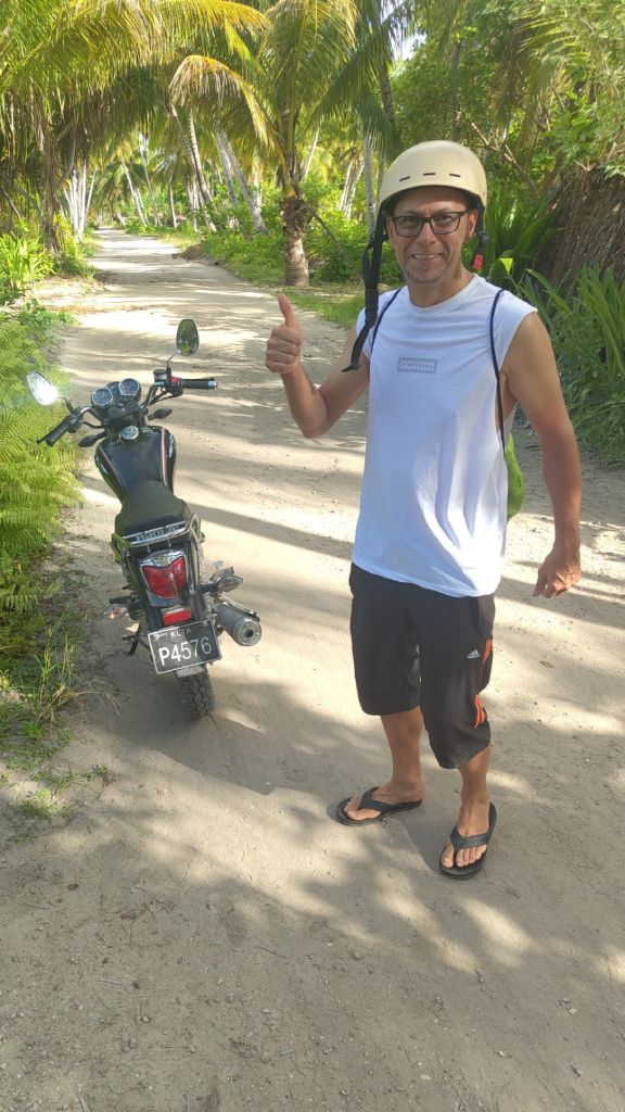 Abaiang_motorbike_Rok