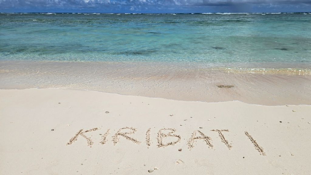 Abaiang_the_beach