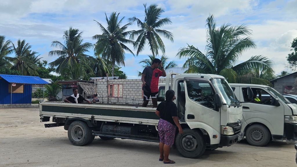 Tarawa_trucks_cargo_and_passengers