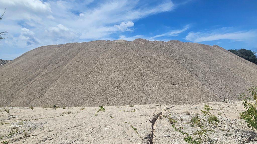 Phospate_stockpile