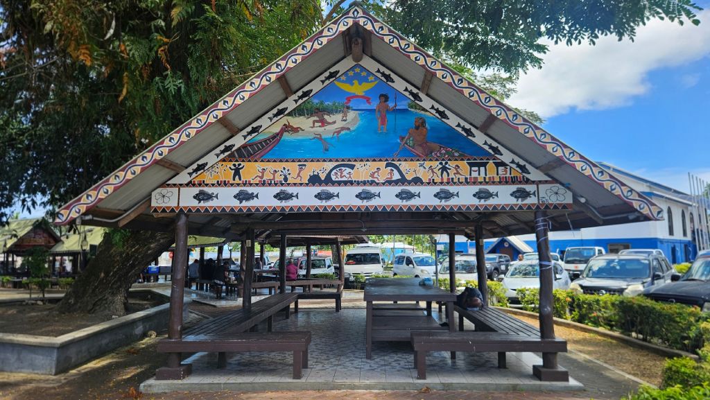 Palau_Koror_park_bai