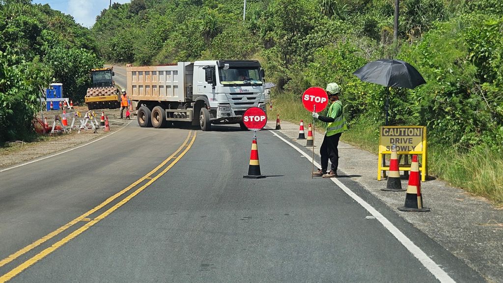 Palau_roadwork_workers