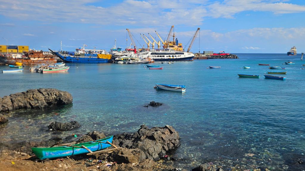 Moroni_port_area