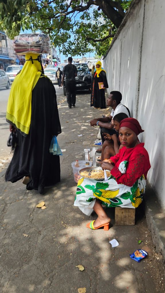 Moroni_street_vendors