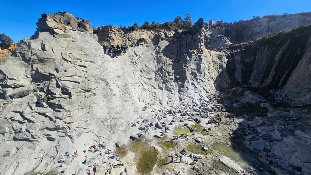 Akamasoa_granite_quarry