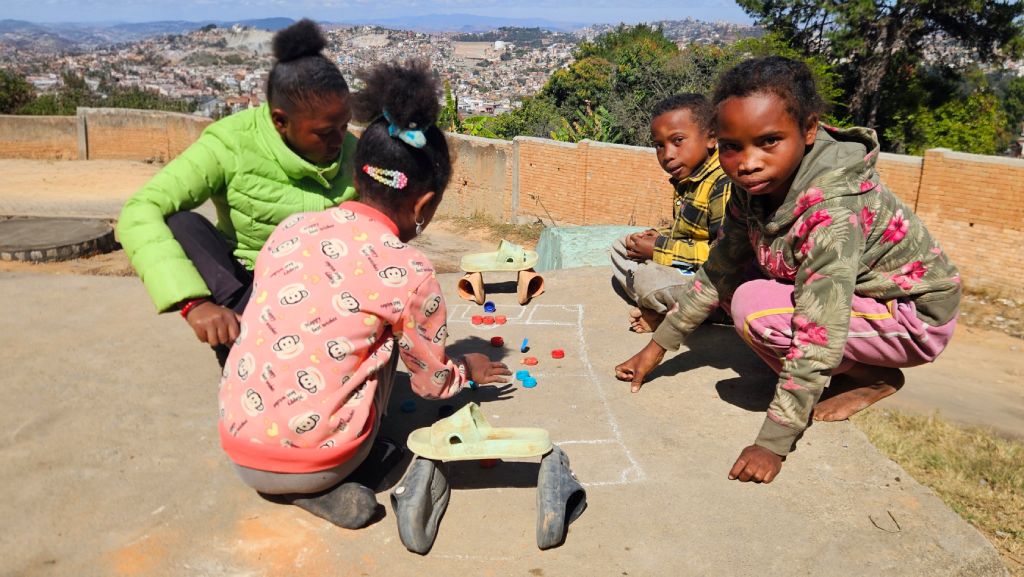 Akamasoa_playing_with_bottle_caps