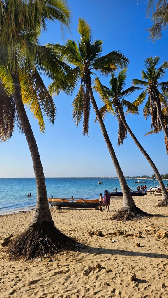 Mangily_beach