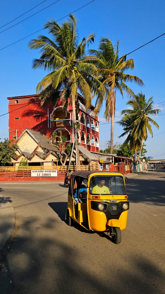 Morondava_tuk_tuk