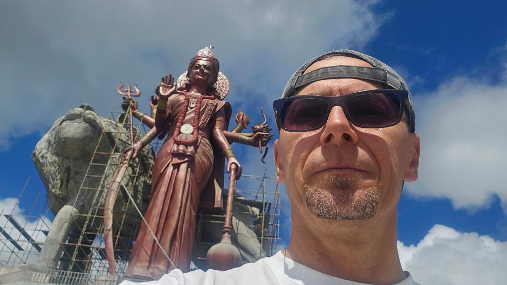Mauritius_Durga_Mata_statue_Rok