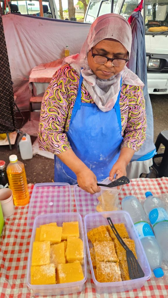 Mahebourg_food_vendor